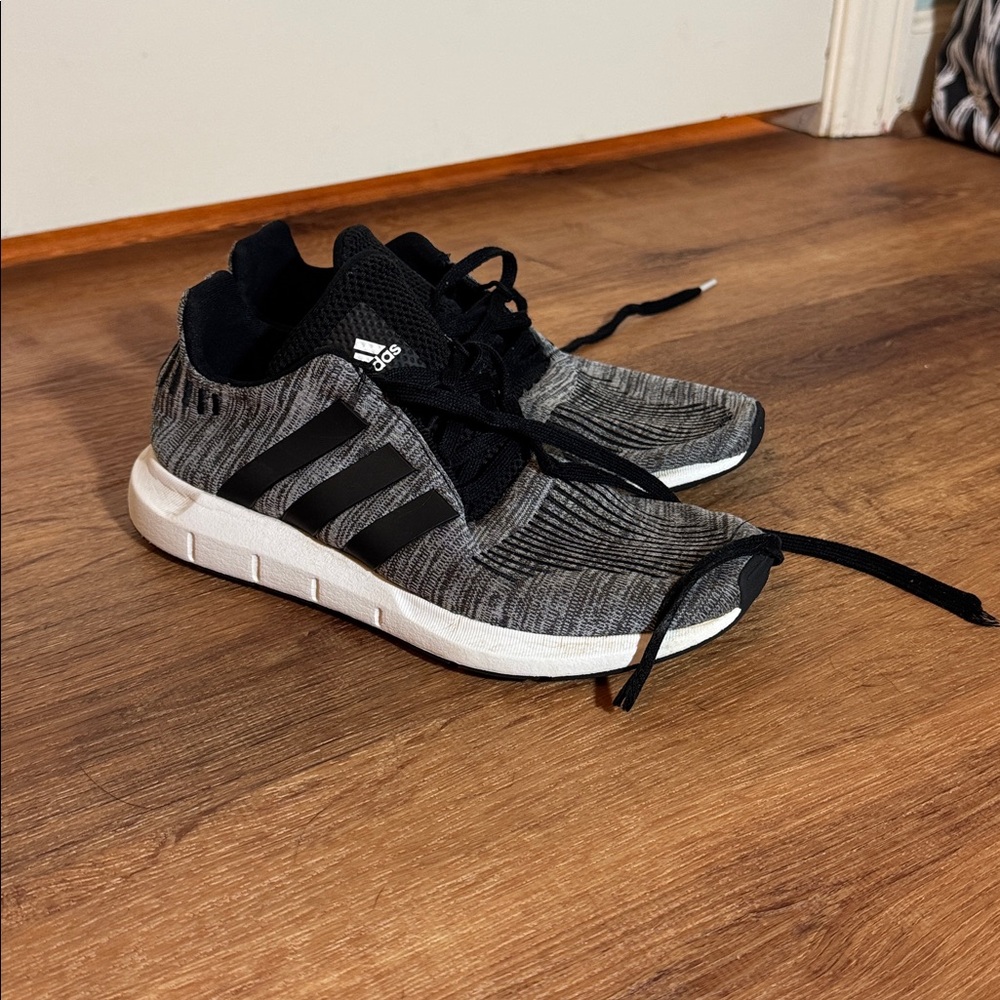 Adidas Black and White Sneakers size men’s 7
